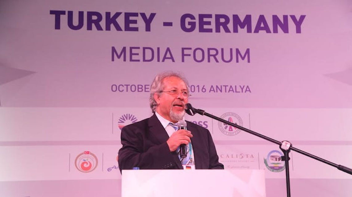 Belek Türk-Alman Medya Forumunda konuşan Dr. Latif Çelik